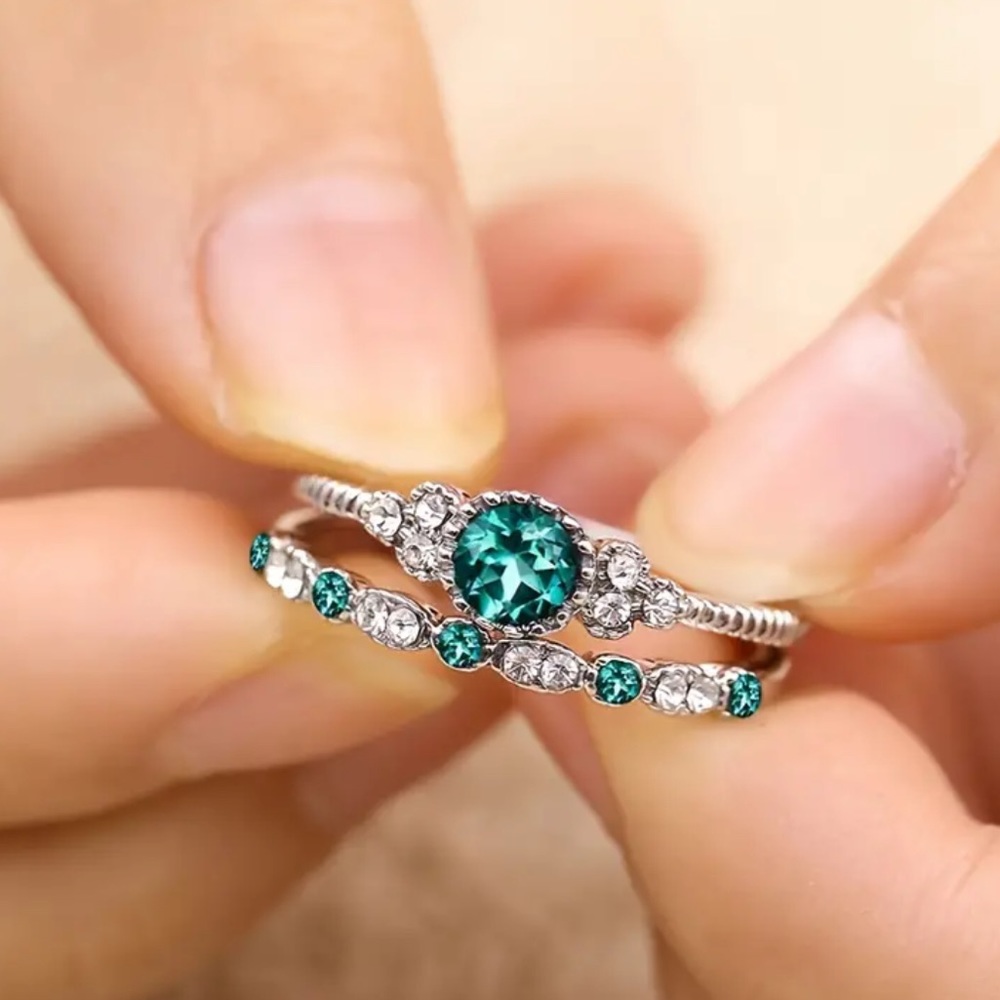 Green Rhinestone Ring Set. NWOT - Picture 1 of 5